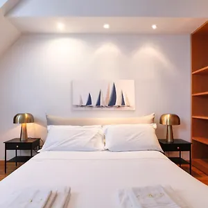 Duomo Luxury Viii , Milan Italy